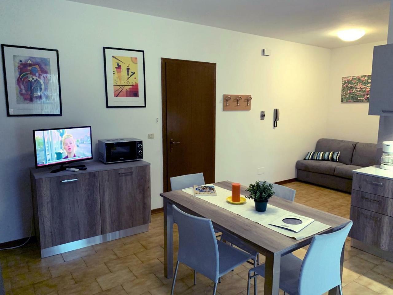 Appartamenti Dei Fiori Lignano Sabbiadoro Exterior foto